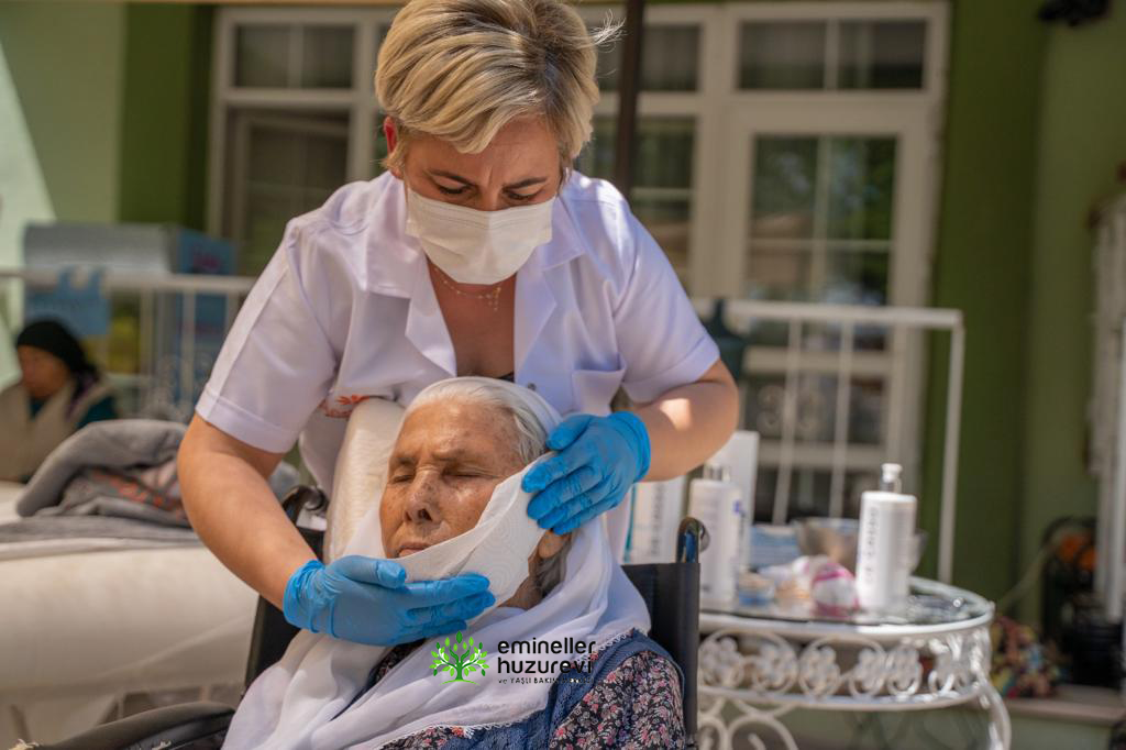 huzurevi yaşlı bakımevi